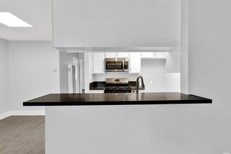 Arriba Apartments in Hawthorne, CA - Building Photo - Building Photo