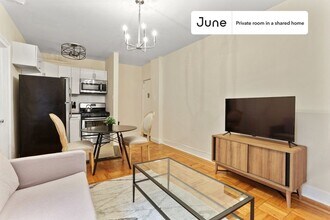 Room in Shared 2 bed/1 bath home in New York, NY - Building Photo - Building Photo
