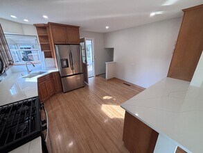 532 Warren Rd in Glenview, IL - Building Photo - Building Photo