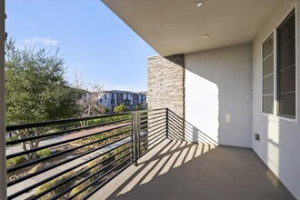 392 Line St in Hayward, CA - Building Photo - Building Photo