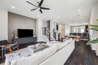 2718 Leeland St in Houston, TX - Building Photo - Building Photo