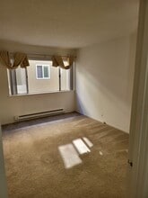 San Carlos Apartments LLC in San Carlos, CA - Foto de edificio - Building Photo