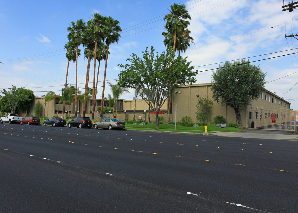 130 Woodruff Apartments in Bellflower, CA - Building Photo