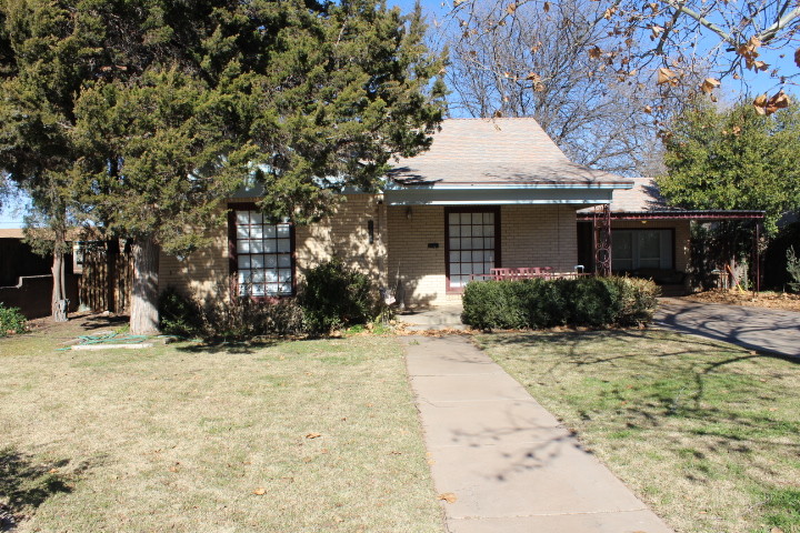 2424 33rd St in Lubbock, TX - Building Photo