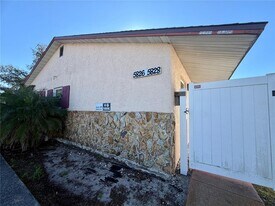 5828 Gulf Dr in New Port Richey, FL - Building Photo