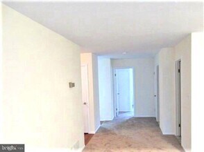 19 Barclay Ct in Trenton, NJ - Building Photo - Building Photo