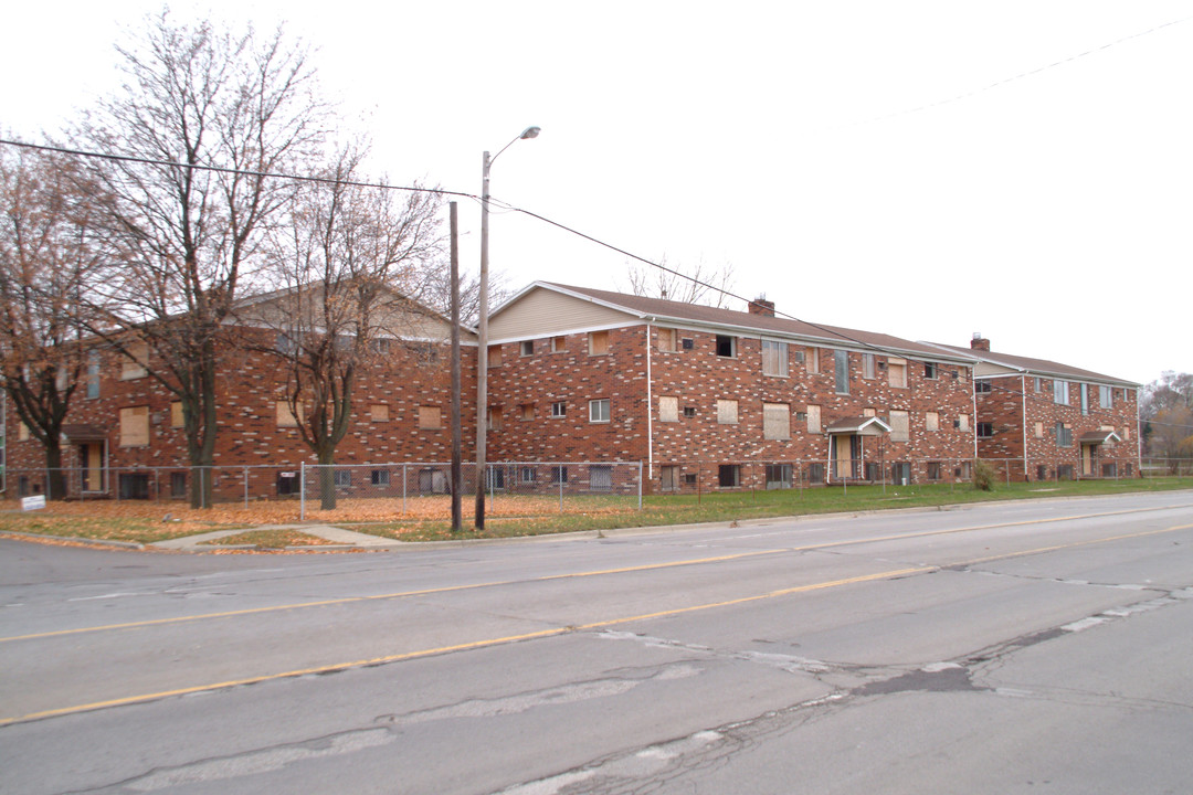 Carpenter Road apartments in Flint, MI - Building Photo