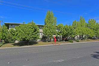 Bel Aire Garden Apartments in Roseville, CA - Building Photo - Building Photo