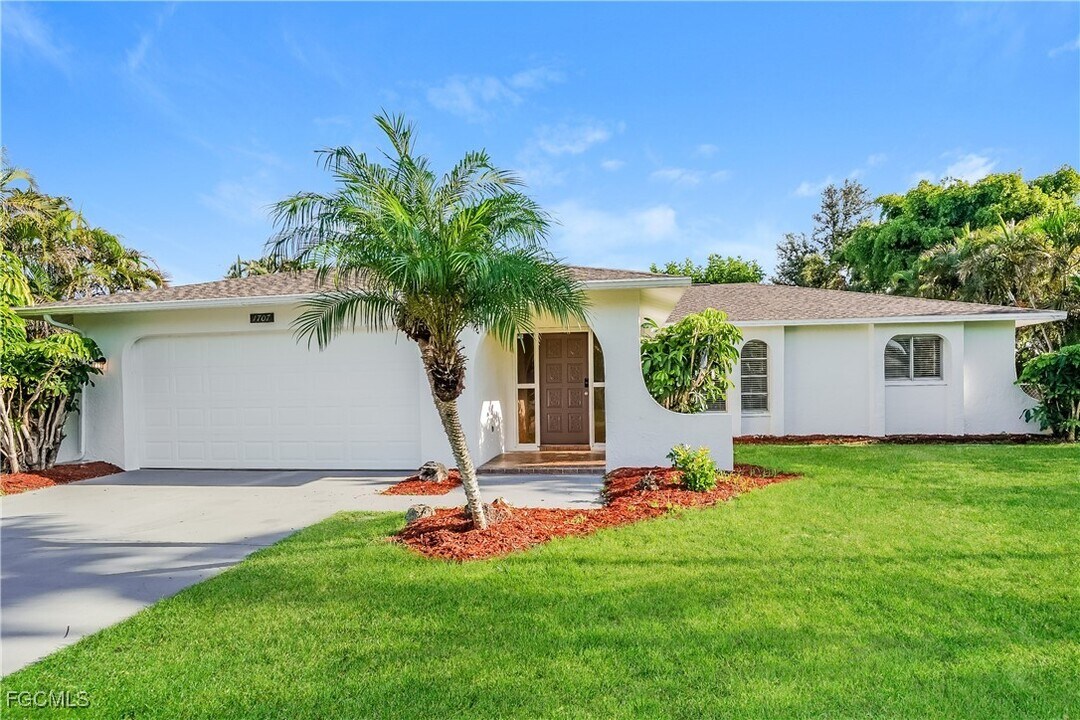 1707 SE 8th St in Cape Coral, FL - Building Photo