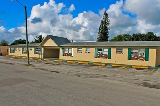 6031 Polk St in Hollywood, FL - Foto de edificio - Building Photo