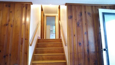 12 Oak Hill Rd in Southborough, MA - Building Photo - Building Photo