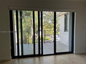 10121 W Sunrise Blvd in Plantation, FL - Building Photo - Building Photo