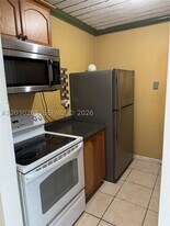 7105 W 13th Ave in Hialeah, FL - Building Photo