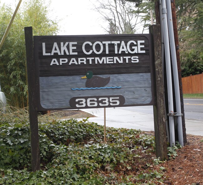 Lake Cottage Apartments in Portland, OR - Foto de edificio - Building Photo