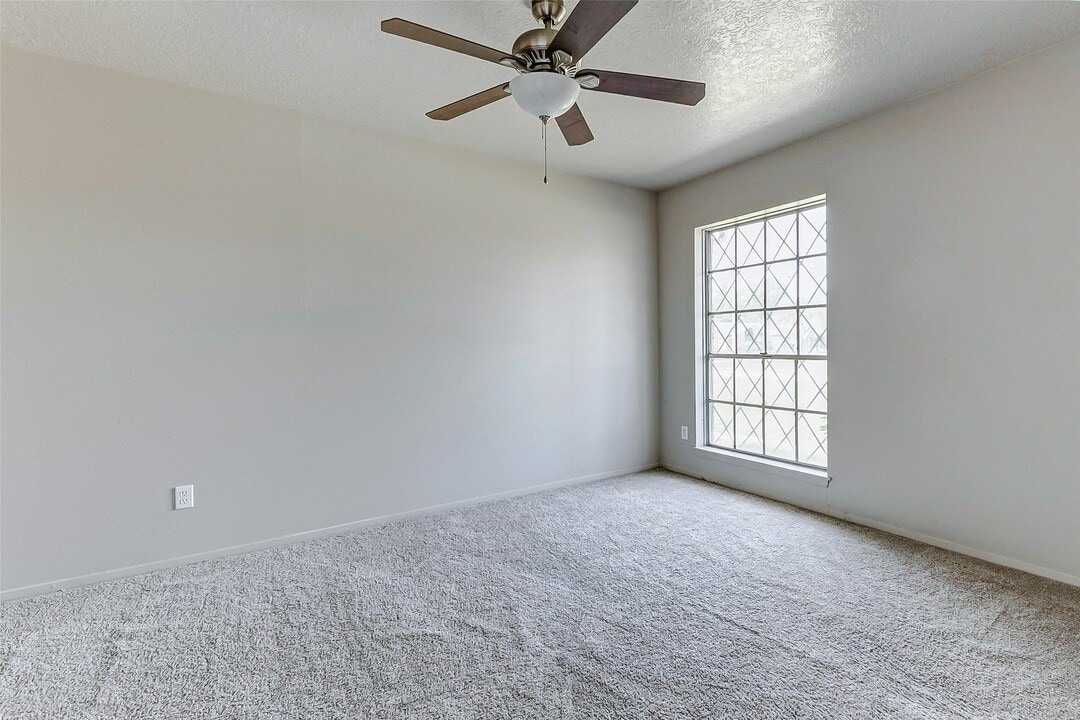 5318 Botany Ln in Houston, TX - Building Photo