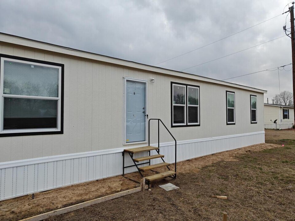 107 Porter Cir in Savoy, TX - Building Photo
