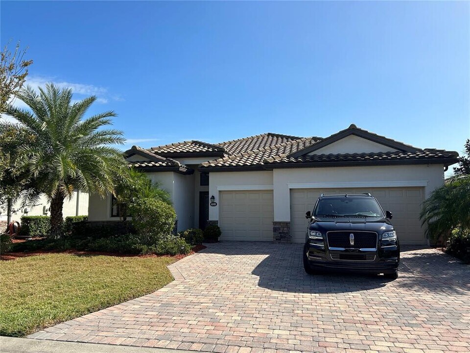 6808 Wild Lake Terrace in Bradenton, FL - Building Photo