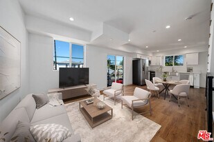 6336 Beck Ave in Los Angeles, CA - Building Photo