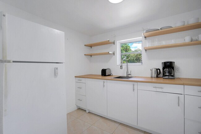 975-977-977 SW 10th St, Unit SI ID1323981P in Miami, FL - Building Photo - Building Photo