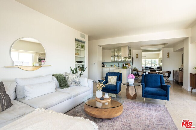 1155 N La Cienega Blvd in West Hollywood, CA - Building Photo - Building Photo