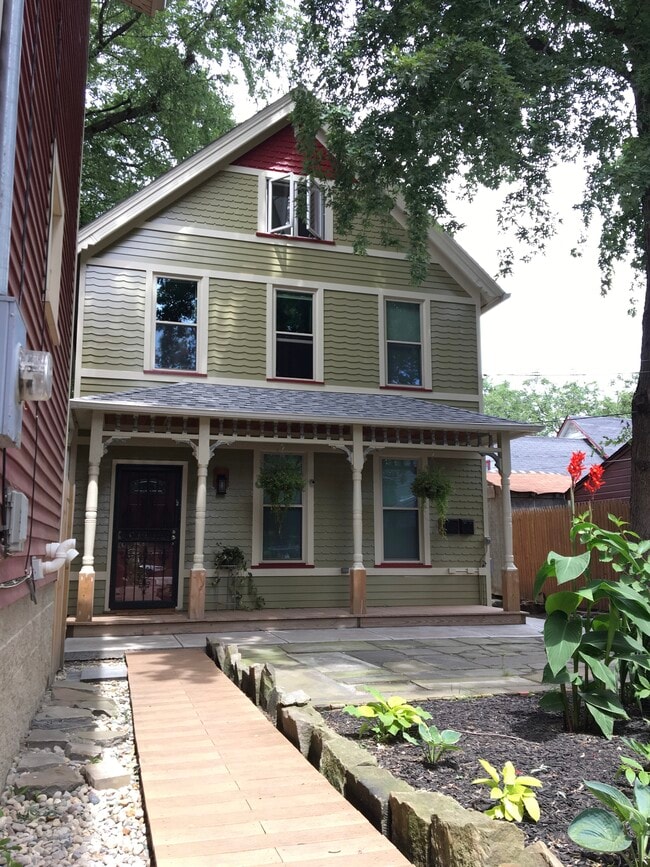 3206 Woodbine Ave
