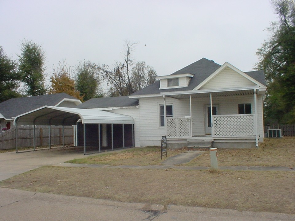 504 N Everett St in Kennett, MO - Building Photo