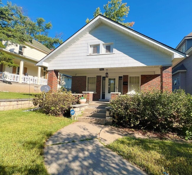 property at 842 Barnett Ave