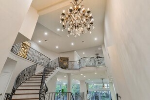 15 W Shady Ln in Houston, TX - Building Photo