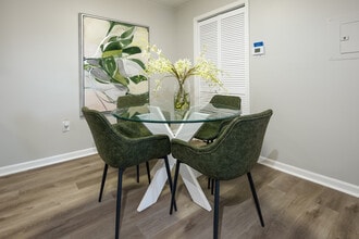 Evergreen in Merrillville, IN - Foto de edificio - Building Photo