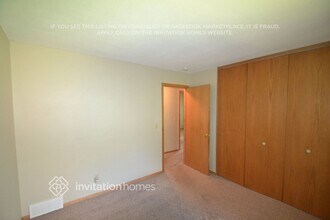 7818 Hampshire Cir N in Minneapolis, MN - Building Photo - Building Photo