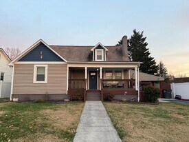 146 E Park Dr in Kingsport, TN - Building Photo