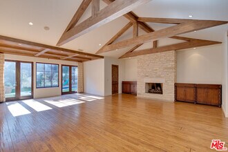 9530 Hidden Valley Rd in Beverly Hills, CA - Building Photo - Building Photo