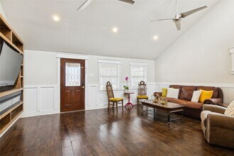 1910 East Ave in Katy, TX - Building Photo - Building Photo