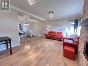 30 Meadowacres Dr in Toronto, ON - Building Photo - Building Photo