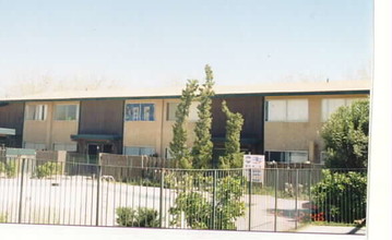 Summerwood Apartments in Palmdale, CA - Building Photo - Building Photo