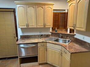 10807 Huston St in North Hollywood, CA - Building Photo - Building Photo