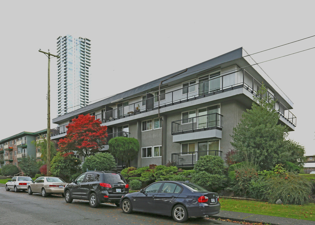 Camelot Place in Burnaby, BC - Building Photo