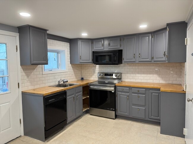 161 Old Castle Point Rd, Unit 161-2