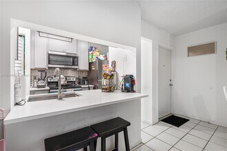 9724 Hammocks Blvd in Miami, FL - Building Photo - Building Photo