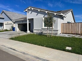 2125 Stagecoach Rd in Patterson, CA - Building Photo