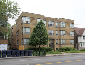 1996-2000 Bathurst St in Toronto, ON - Building Photo - Building Photo