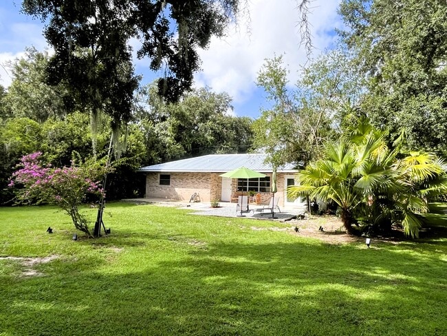 1018 Lake Josephine Dr in Sebring, FL - Building Photo - Building Photo