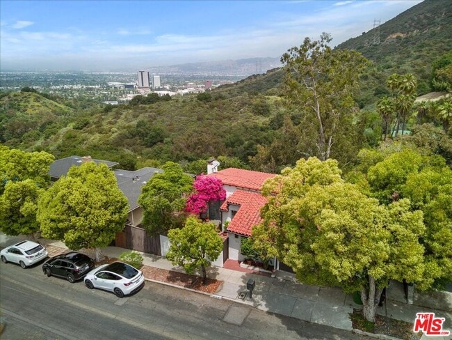property at 3074 Lake Hollywood Dr