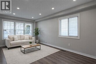 7 Hollinrake Ave in Brantford, ON - Building Photo - Building Photo