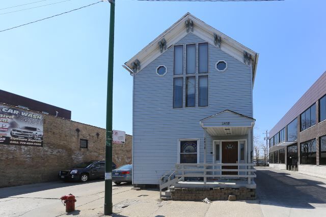 2458 N Clybourn in Chicago, IL - Building Photo