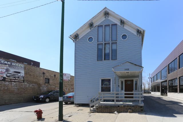 property at 2458 N Clybourn Ave