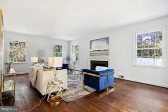 5508 Dorset Ave in Chevy Chase, MD - Foto de edificio - Building Photo