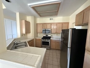 11336 Camino Playa Cancun in San Diego, CA - Building Photo - Building Photo