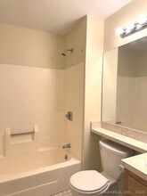 25 Old Turnpike Rd, Unit Building 15 5 in Southington, CT - Building Photo - Building Photo