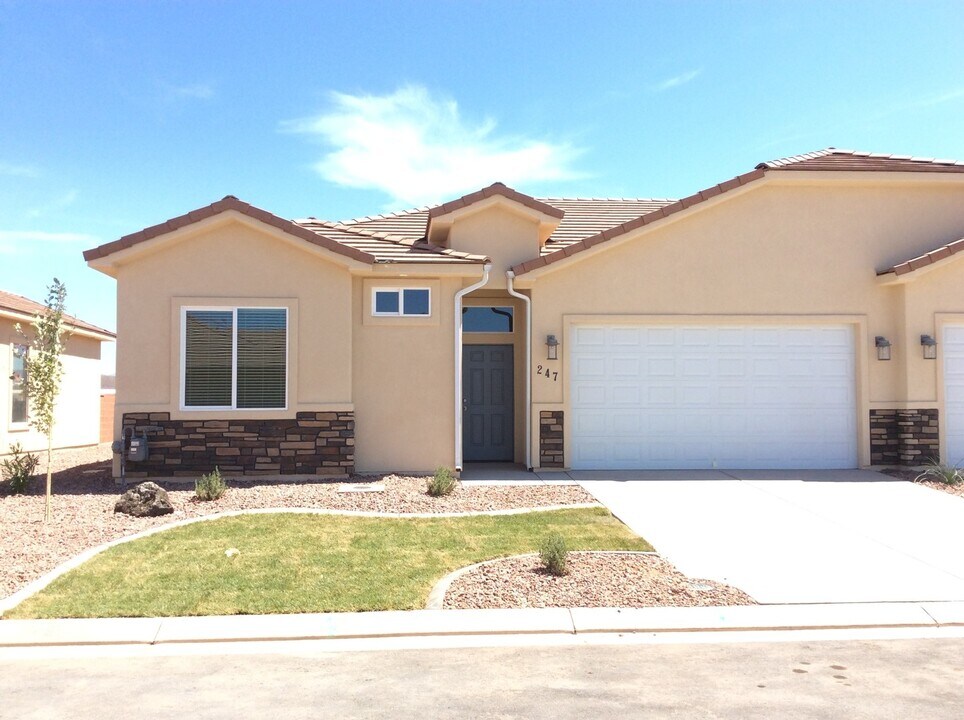 247 N 2530 W in Hurricane, UT - Building Photo